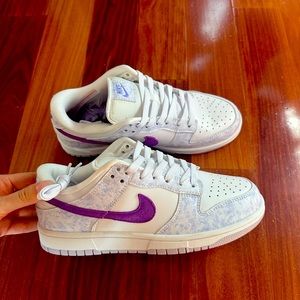 Nike dunks purple new with tag never been worn but no box